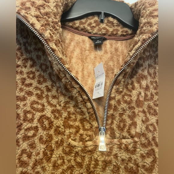 NWT ANN TAYLOR Leopard Print Sherpa Zipper sweatshirt Brown/camel Size XS - Picture 8 of 9